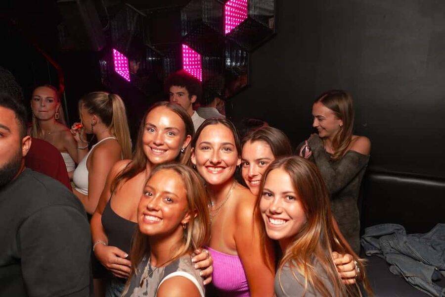 New Year’s Eve Party: Pub Crawl Nice with VIP Entry in Club - Key points to know before booking