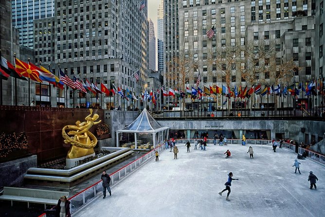 New York Christmas Holiday Small-Group Walking Tour - Fifth Avenue window displays turn shopping into sightseeing