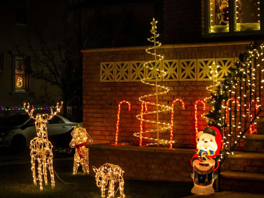 New York Christmas Lights Tour by BUS - The ride through Manhattan and Brooklyn