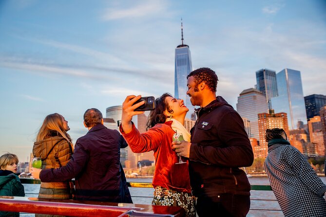 New York City Christmas Holiday Statue and Skyline Cocoa Cruise - Weather, Accessibility, and Group Planning