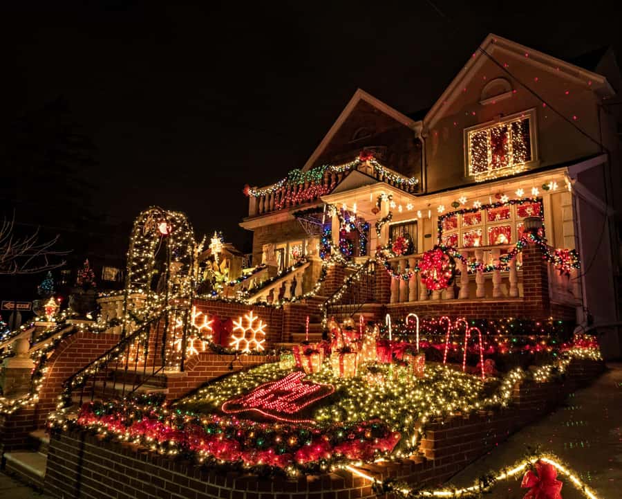 New York: Dyker Heights Christmas Lights Guided Tour - Key points to know before booking
