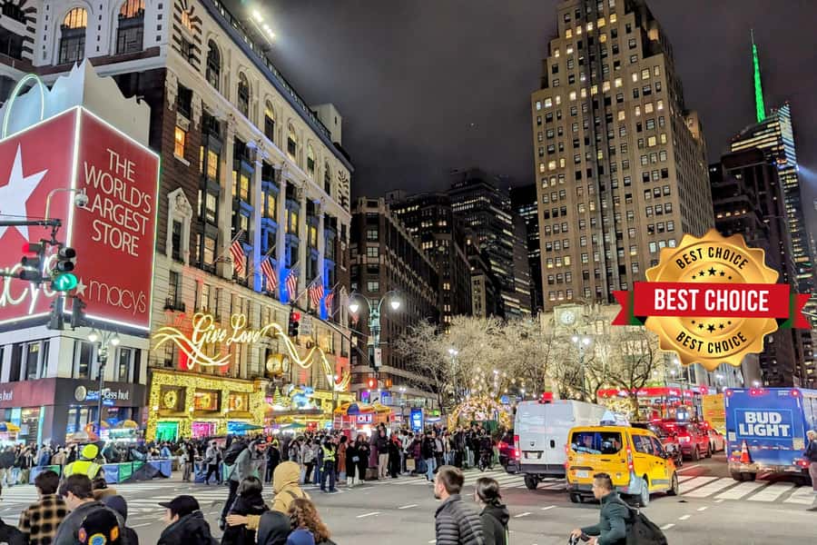 New York: Rockefeller Center Christmas Tree Pedicab Tour - Rockefeller Center and the glowing Swarovski star