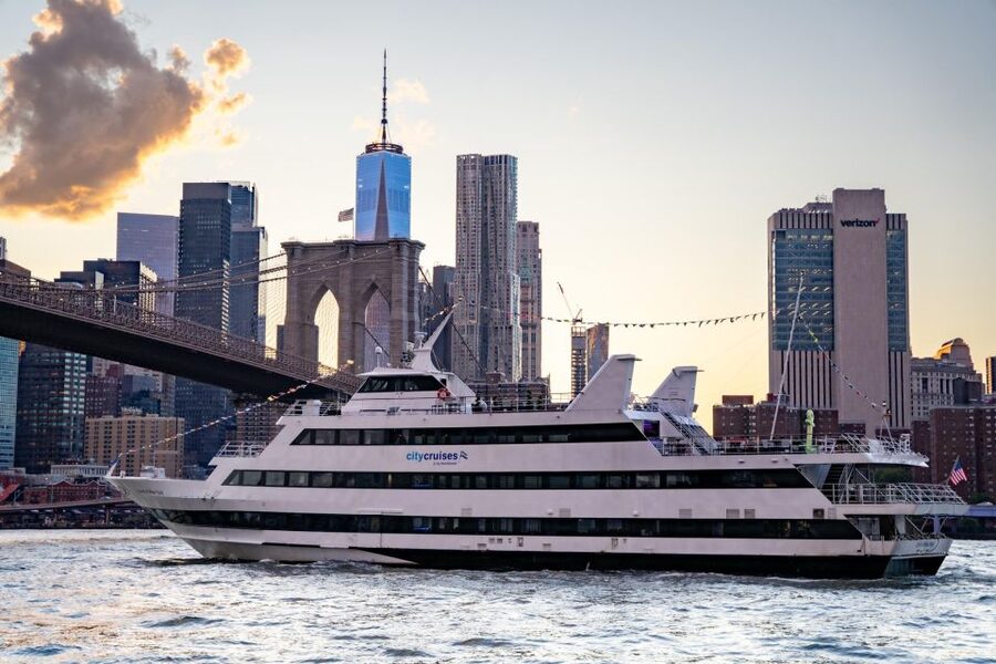 NYC: Christmas Eve Buffet Lunch or Dinner Harbor Cruise - Boarding the Spirit of New York