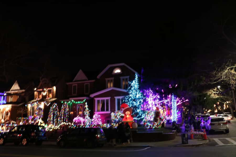 NYC: Christmas Lights Dyker Heights, Bay Ridge and DUMBO - Key points at a glance