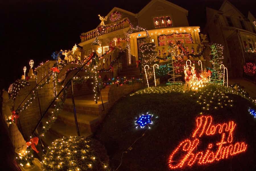 NYC: Christmas Lights Dyker Heights, Bay Ridge and DUMBO - The coach ride keeps the route practical