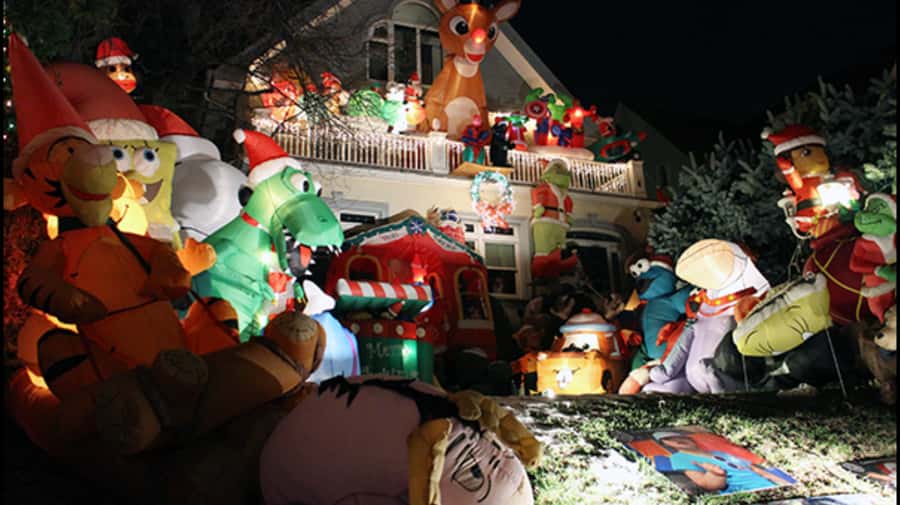 NYC: Christmas Lights Dyker Heights, Bay Ridge and DUMBO - Bryant Park closes the evening in Manhattan