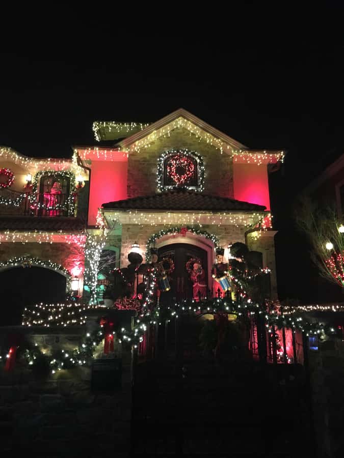 NYC: Christmas Lights Tour and Dyker Heights - The Christmas spectacle: lights, figures, and full-size scenes