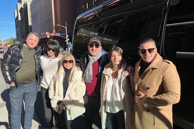 NYC Christmas Lights Tour by Limousine, SUV Or VAN. Dyker Heights - Is $999 a fair price?