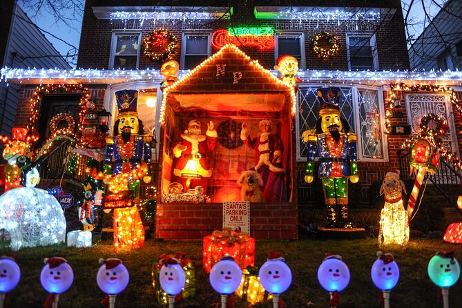 NYC: Dyker Heights Christmas Lights Express from Times Square - Meeting in Times Square at 4:30 pm