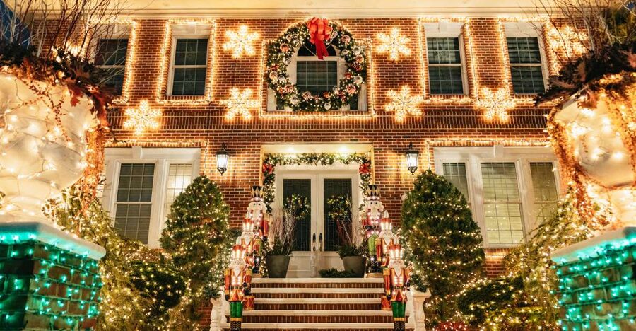 NYC: Dyker Heights Christmas Lights & Skyline View Bus Tour - Key points to know before booking