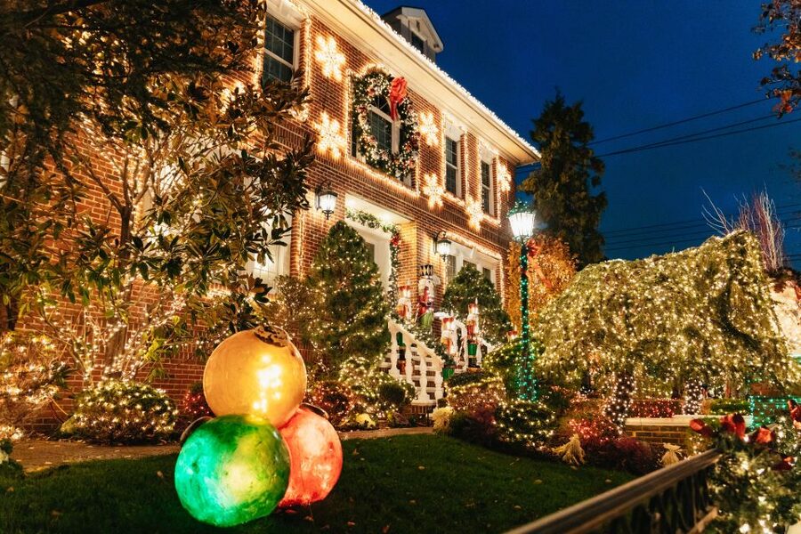 NYC: Dyker Heights Christmas Lights & Skyline View Bus Tour - Why Dyker Heights is worth the trip from Manhattan