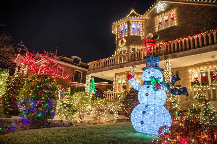 NYC: Dyker Heights Christmas Lights Tour with Hot Cocoa - Leaving Times Square With Cocoa in Hand