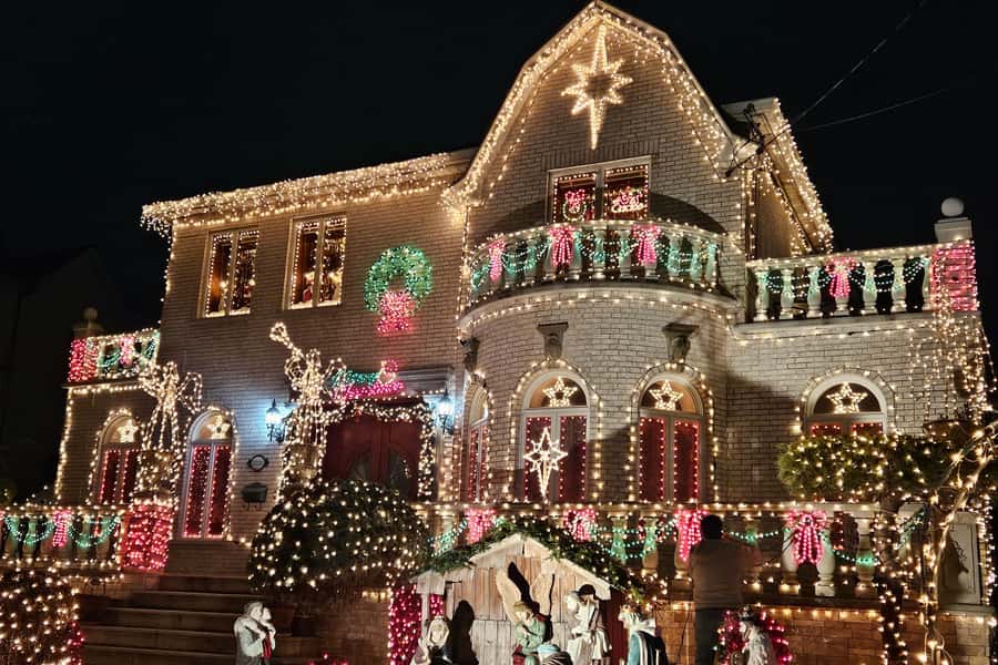 NYC: Dyker Heights Christmas Lights Tour with Hot Cocoa - Dyker Heights Turns Into a Winter Show