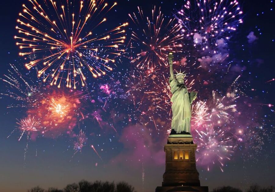 NYC: New Year's Eve Buffet Dinner Fireworks Harbor Cruise - My verdict on the $552 celebration
