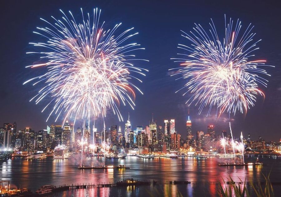 NYC: New Year's Eve Buffet Dinner Fireworks Harbor Cruise - DJ music, dancing, and the party mood