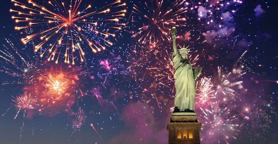 NYC: New Year's Eve Buffet Dinner Fireworks Harbor Cruise - Boarding and the first part of the evening
