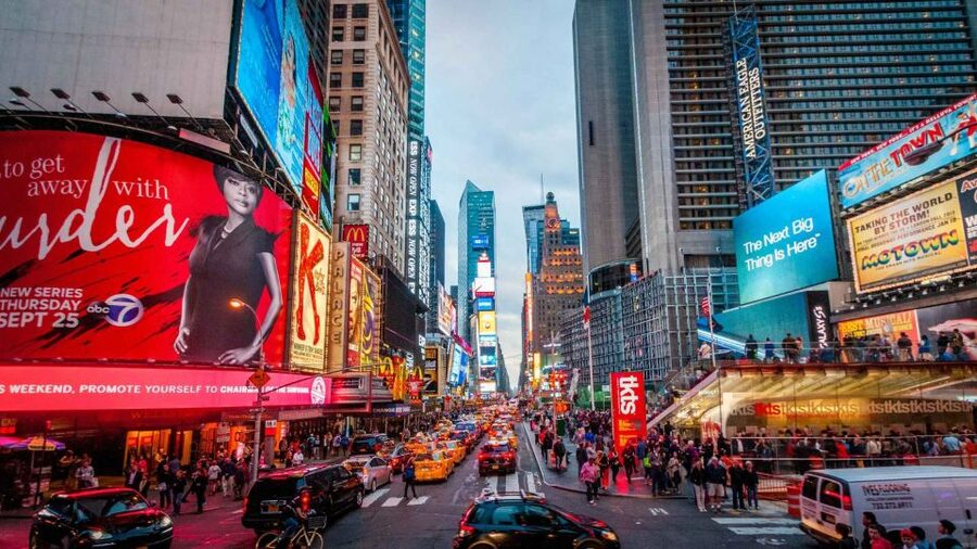 NYC: Private Christmas Lights Horse Carriage Ride - From the park to Fifth Avenue