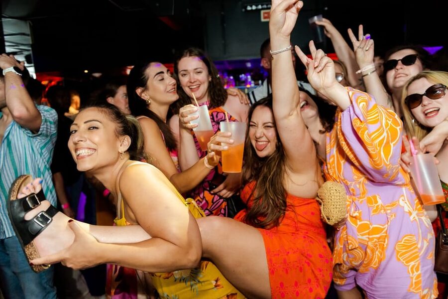 NYE Pub Crawl + VIP Club Entry - The second bar and the limits of the route