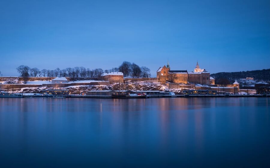 Oslo: 2-hour Christmas Private Walking Tour - Oslo City Hall and the story of a city rebuilt