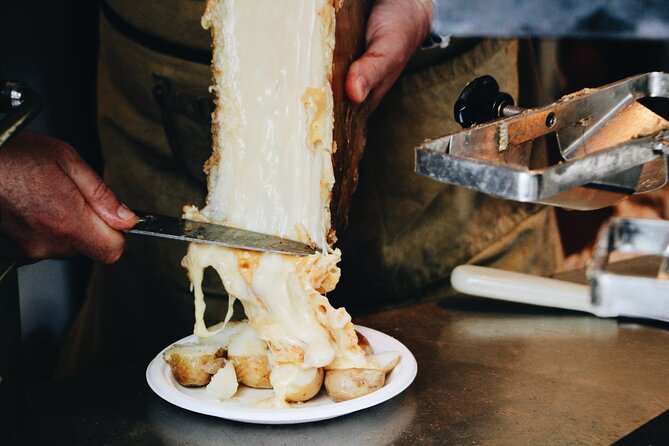 Paris Christmas Food Tour with a Local Guide, and Seasonal Treats - Yule log cake and candied chestnuts