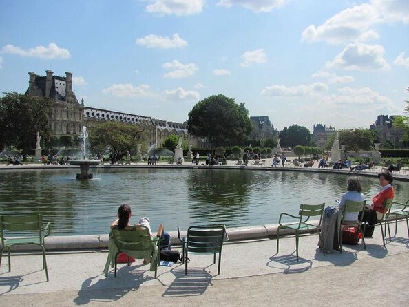 Paris Christmas Lights Small Group Walking Tour with Local Guide - Key Points Before You Book
