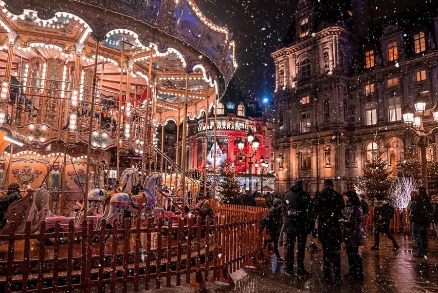 Paris: Christmas Market Guided at Notre Dame & Food Tasting - Santa’s stall and the holiday photo stop