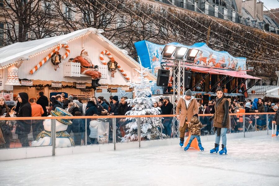 Paris: Christmas Market Guided at Notre Dame & Food Tasting - Meeting beside Notre Dame at Quai de lArchevêché