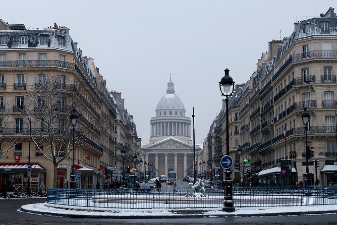 Paris Christmas Tour with a Local Guide: Custom & Private - Festive windows inside BHV Marais