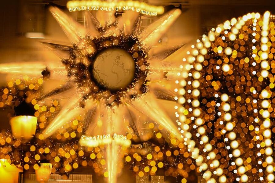 Paris: Experience the magic of Christmas on a walk with a pro photographer - Sunset at Pont de l’Alma