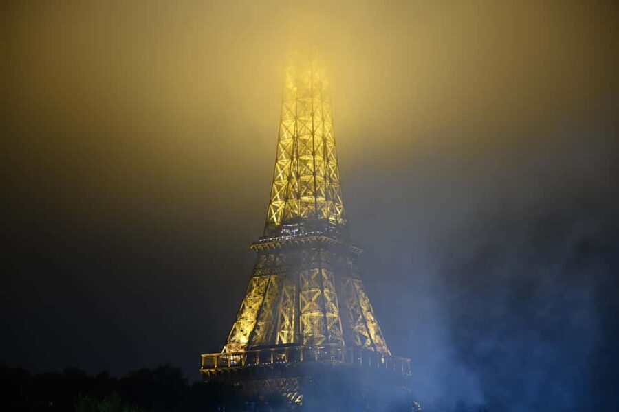Paris: Experience the magic of Christmas on a walk with a pro photographer - Is $70 per person fair?