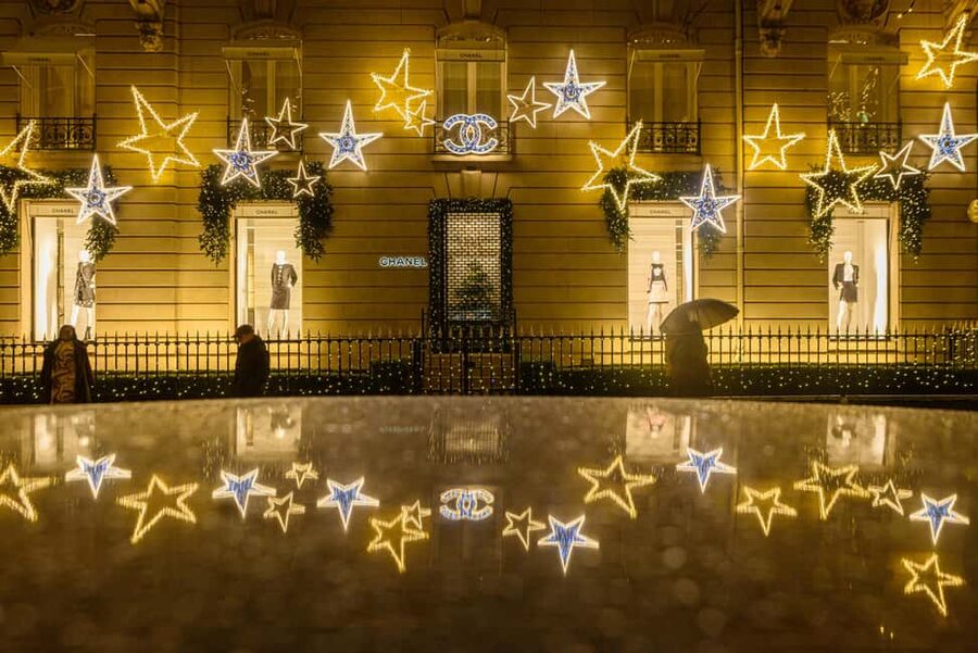 Paris: Experience the magic of Christmas on a walk with a pro photographer - Meeting Marc at the Flame of Liberty