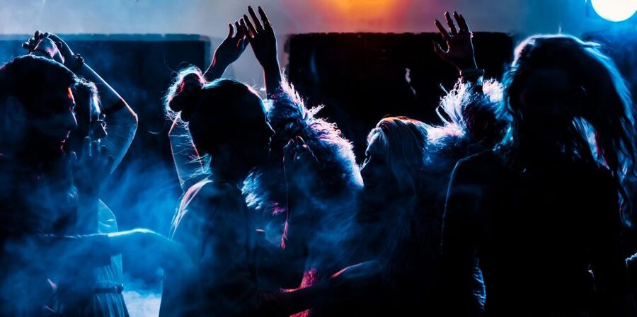 Paris: Guided New Year's Eve Bar Crawl with Drink - Making sense of the drink deals