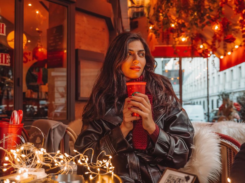 Paris: Private Christmas Photoshoot with Props - Meeting Your Photographer at Trocadéro Square