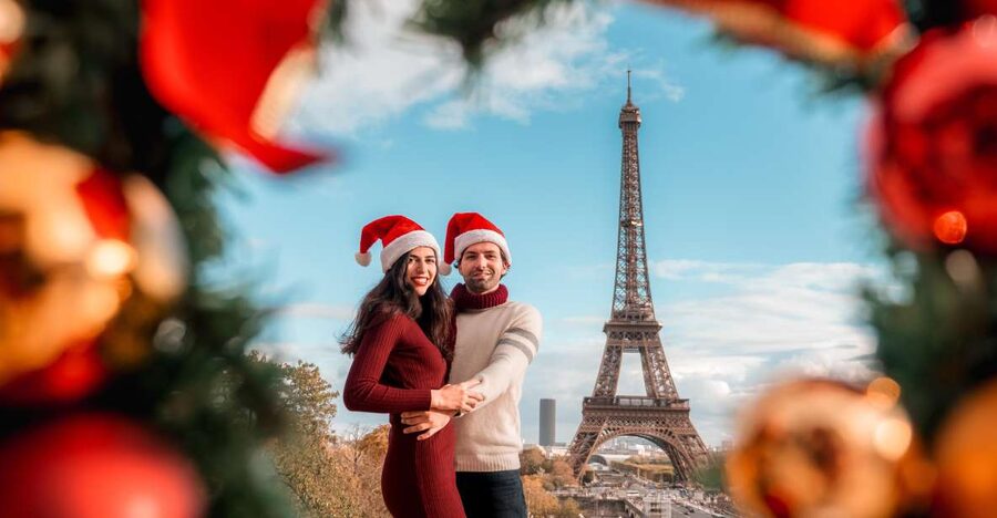Paris: Private Christmas Photoshoot with Props - Choosing Props for a Playful Christmas Mood