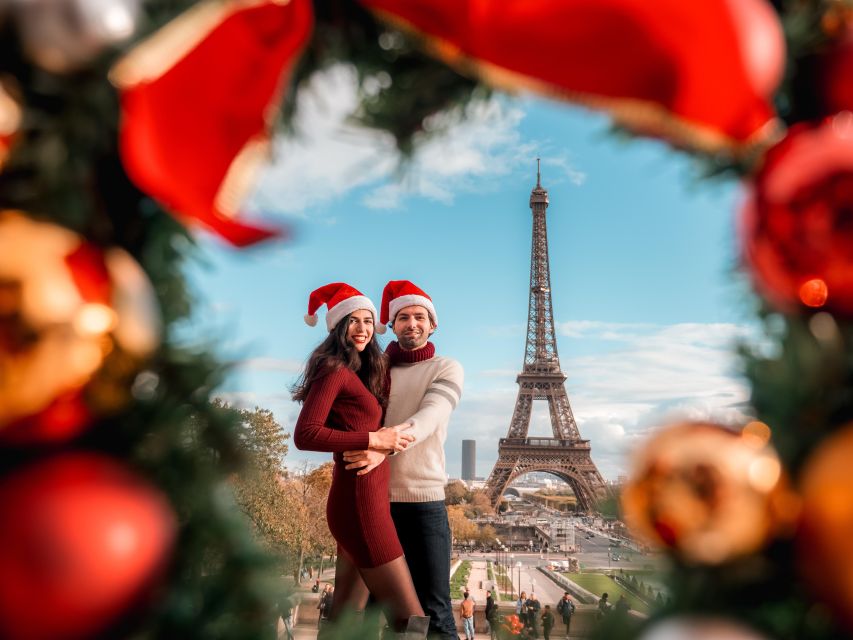Paris: Private Christmas Photoshoot with Props - Photo Delivery Within 48 Hours