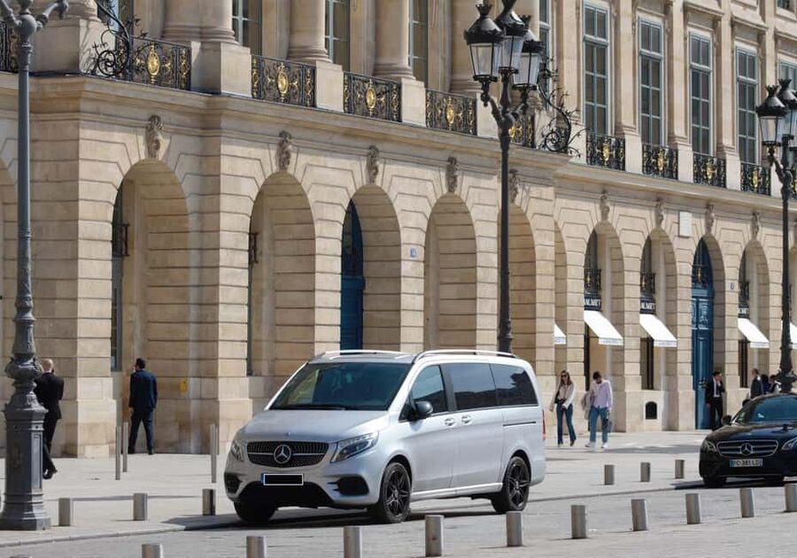 Paris VIP: Xmas Sightseeing Chauffeur Driven Tour 3hr - Weather, timing, and the three-hour limit