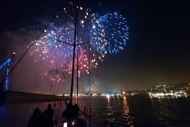 Passing the Year in a Boat with Champagne and Fireworks - Leaving Doca de Santo Amaro at 11 p.m.