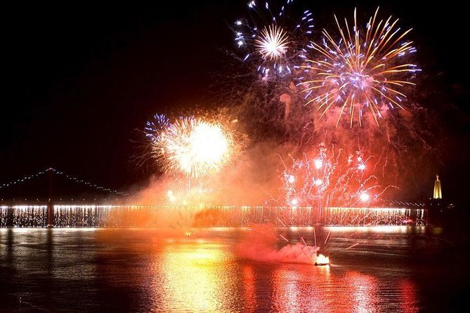Passing the Year in a Boat with Champagne and Fireworks - Returning to Doca de Santo Amaro after midnight