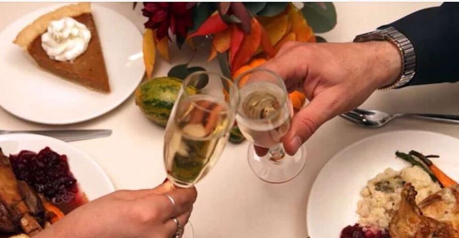 Philadelphia: Christmas Eve Gourmet Brunch or Dinner Cruise - Key points to know before booking