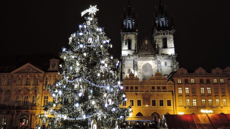 Prague: 2-3h Magical Christmas Markets Tour with Inclusions - Czech Christmas customs, with a secular twist
