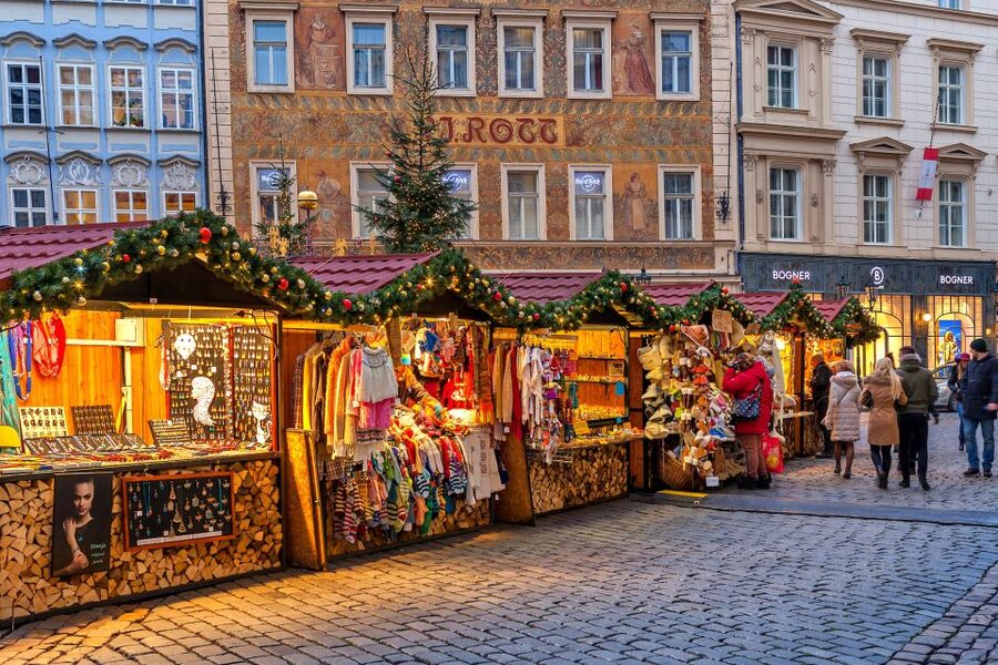 Prague: 2-3h Magical Christmas Markets Tour with Inclusions - Cookies, mulled wine, and hot mead