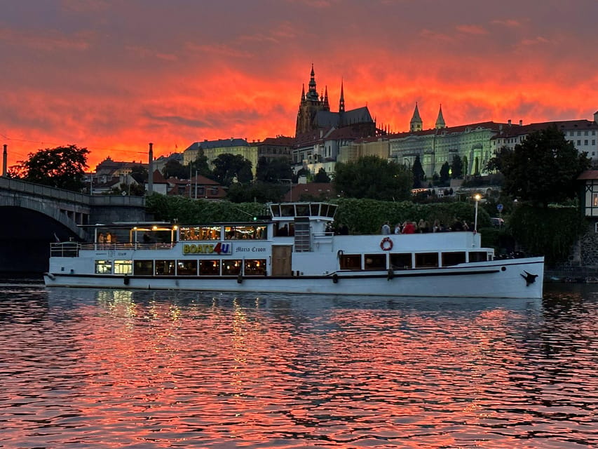 Prague: Advent Boat Cruise with Sweets and Hot Drinks - Sailing through Christmas-decorated Prague