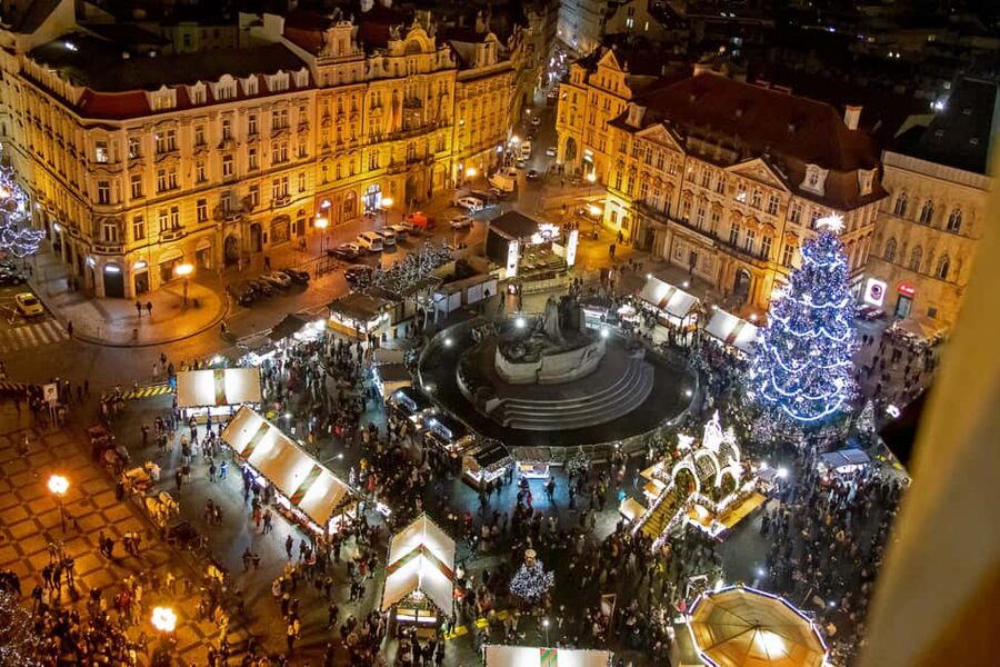 Prague: Christmas/Easter Markets Tour with Photoshoot - Who should book this Prague experience?
