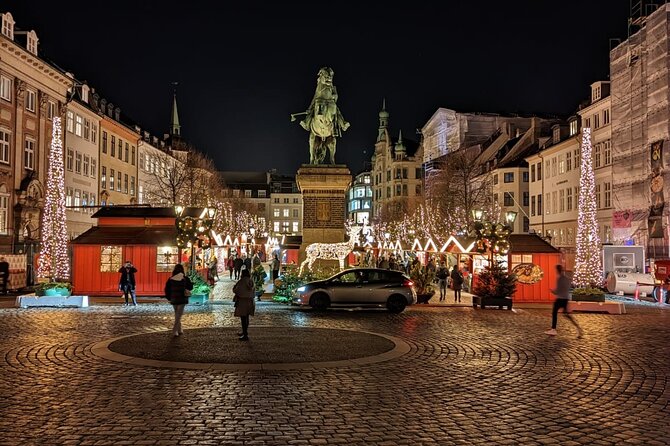 Private 90-Min Ultimate Christmas: Tivoli & Hygge - Nyhavn, where the Christmas photographs happen