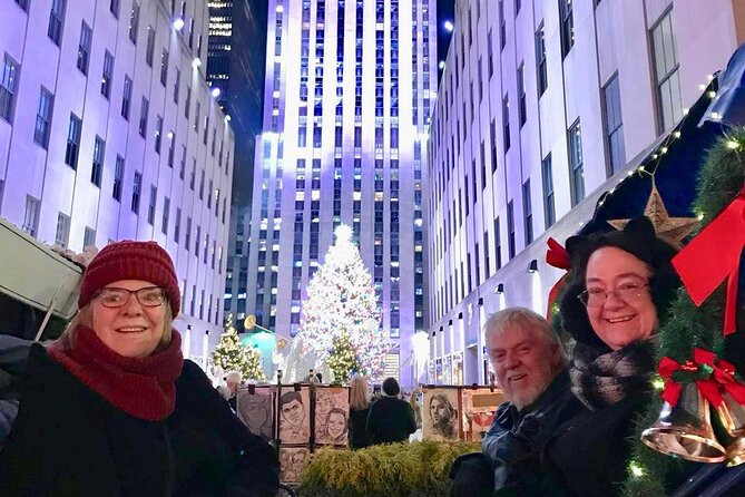 Private Christmas Lights Horse Carriage Tour In New York City - Saks Fifth Avenue and its famous light show