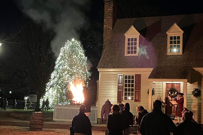 Private Colonial Williamsburg Christmas Holiday Decorations Walking Tour - Starting at the Williamsburg Inn