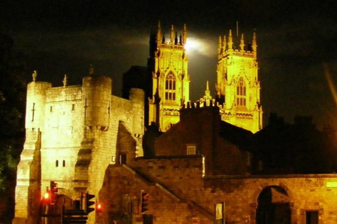 Private York Christmas Walking Tour - York Minster and the scale of Gothic York