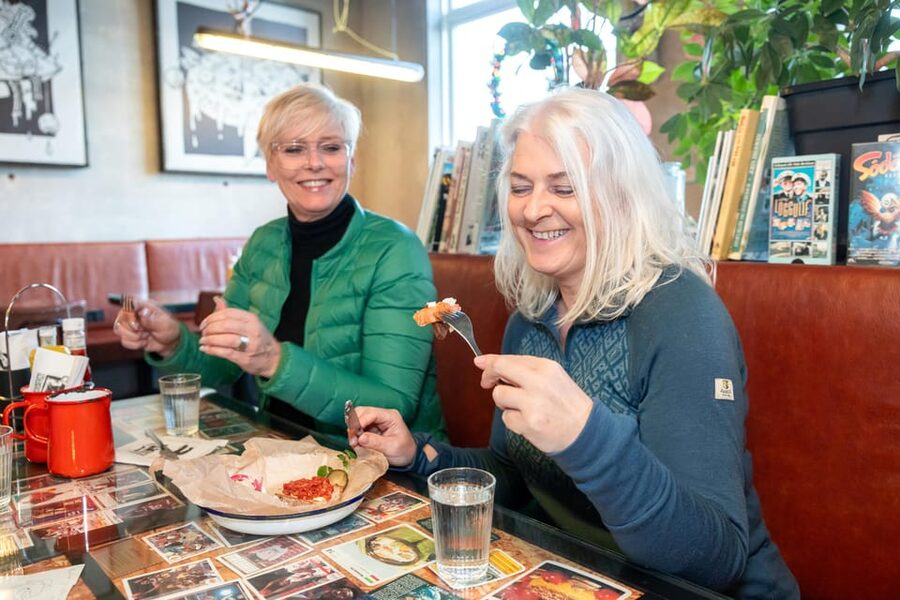 Reykjavik: Christmas Food Tour with Tastings and Drinks - Jólaöl, malt and appelsín, and Jólaglögg