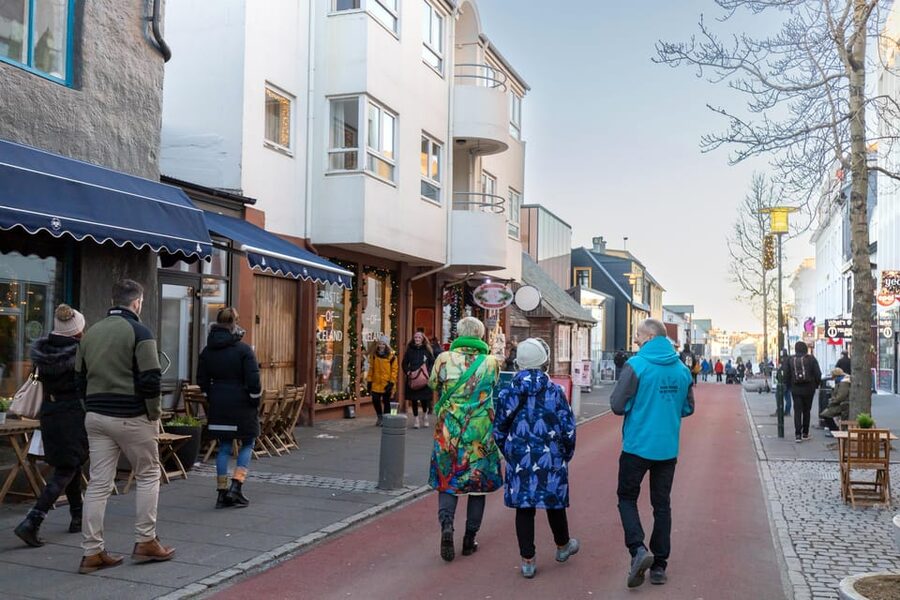 Reykjavik: Christmas Food Tour with Tastings and Drinks - Christmas lights turn the walk into an evening outing