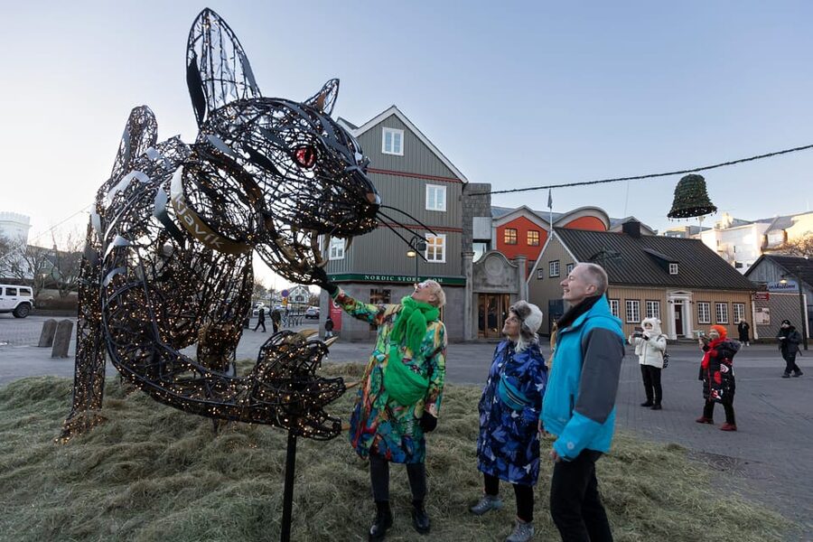 Reykjavik: Christmas Walking Tour with Icelandic Traditions - Skólavörðustígur leads to Hallgrímskirkja